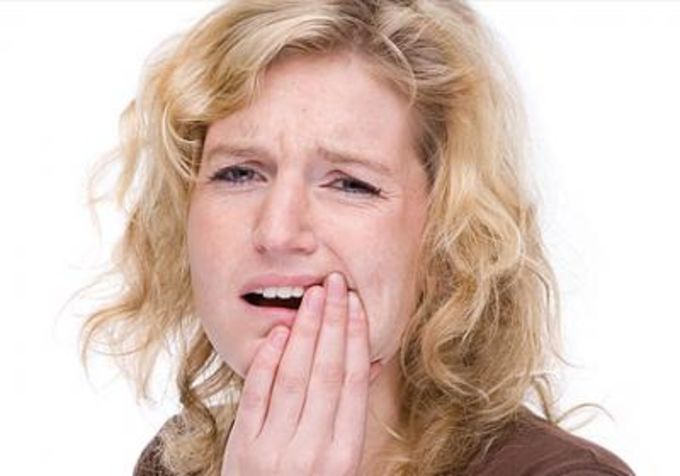 Что делать, если после отбеливания или чистки от камня ультразвуком болят зубы, и повысилась их чувствительность