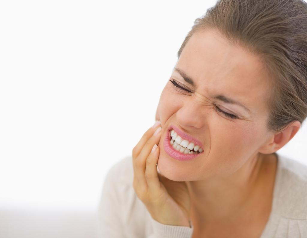 сильная боль в области челюсти