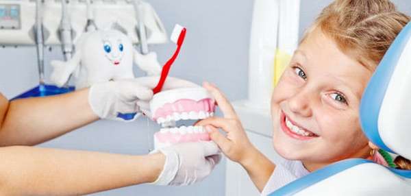 Как проходит выпадение молочных зубов у детей