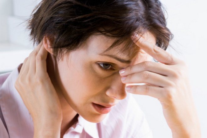 Боль в ухе при глотании: причины и лечение у взрослых и детей