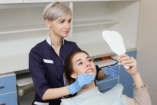 Стоматолог терапевт чем отличается от зубного врача. Стоматолог общей практики.