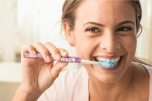 Как часто и сколько по времени нужно чистить зубы взрослым и детям, и что будет, если этого не делать?