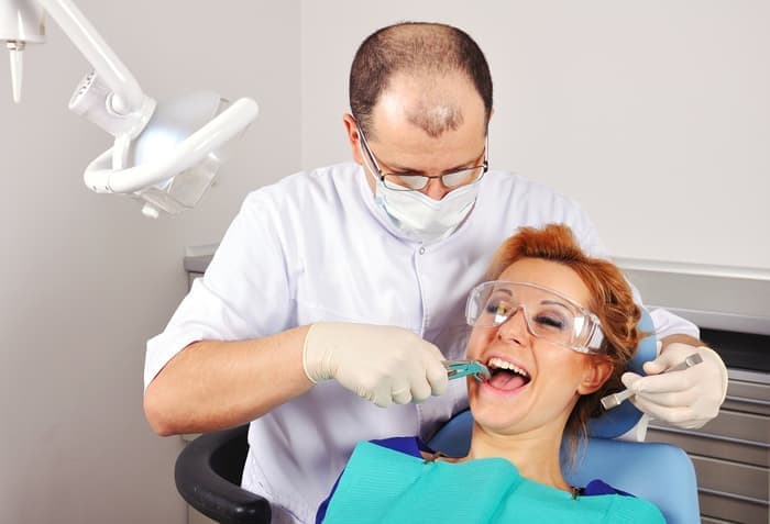 Имплантация зуба в стоматологии